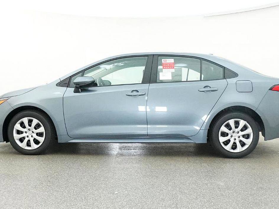 2025 Toyota Corolla LE photo 32
