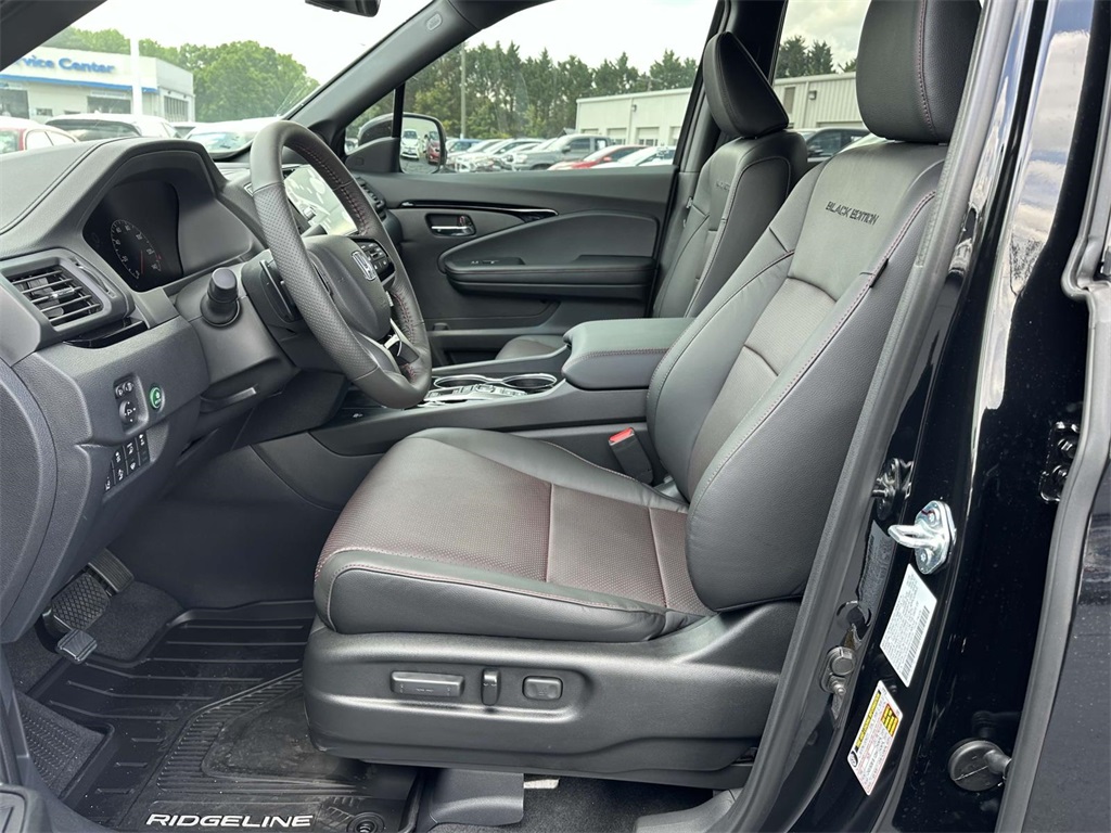 2025 Honda Ridgeline Black Edition photo 3