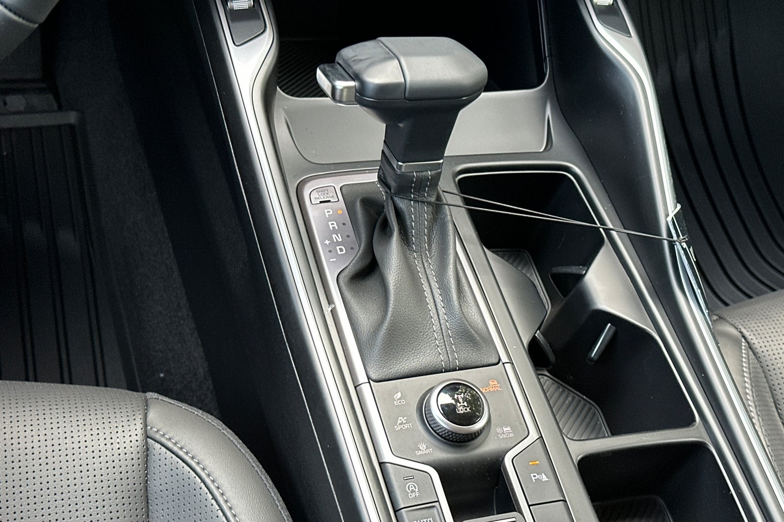 2025 Kia Sorento S photo 18