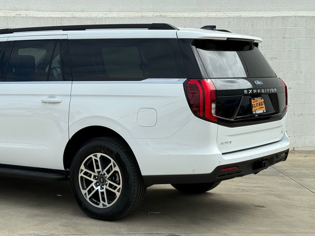 2025 Ford Expedition MAX photo 5