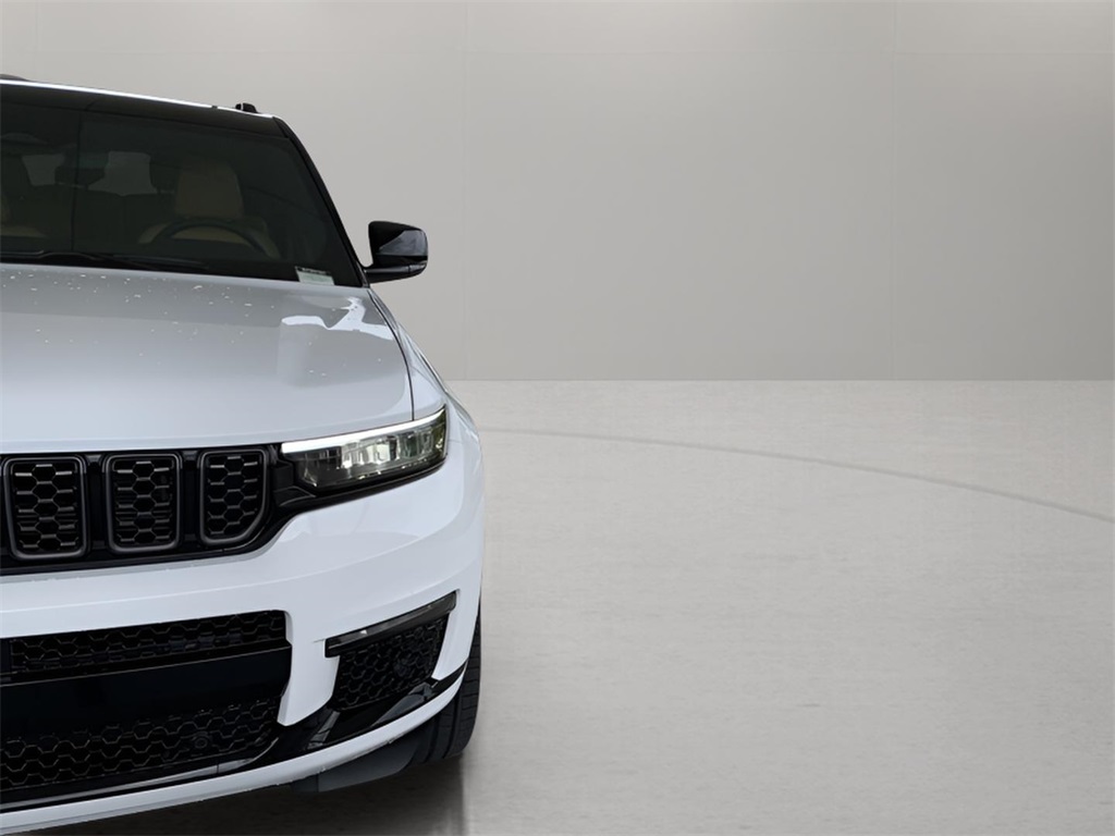 2025 Jeep Grand Cherokee L Summit photo 3