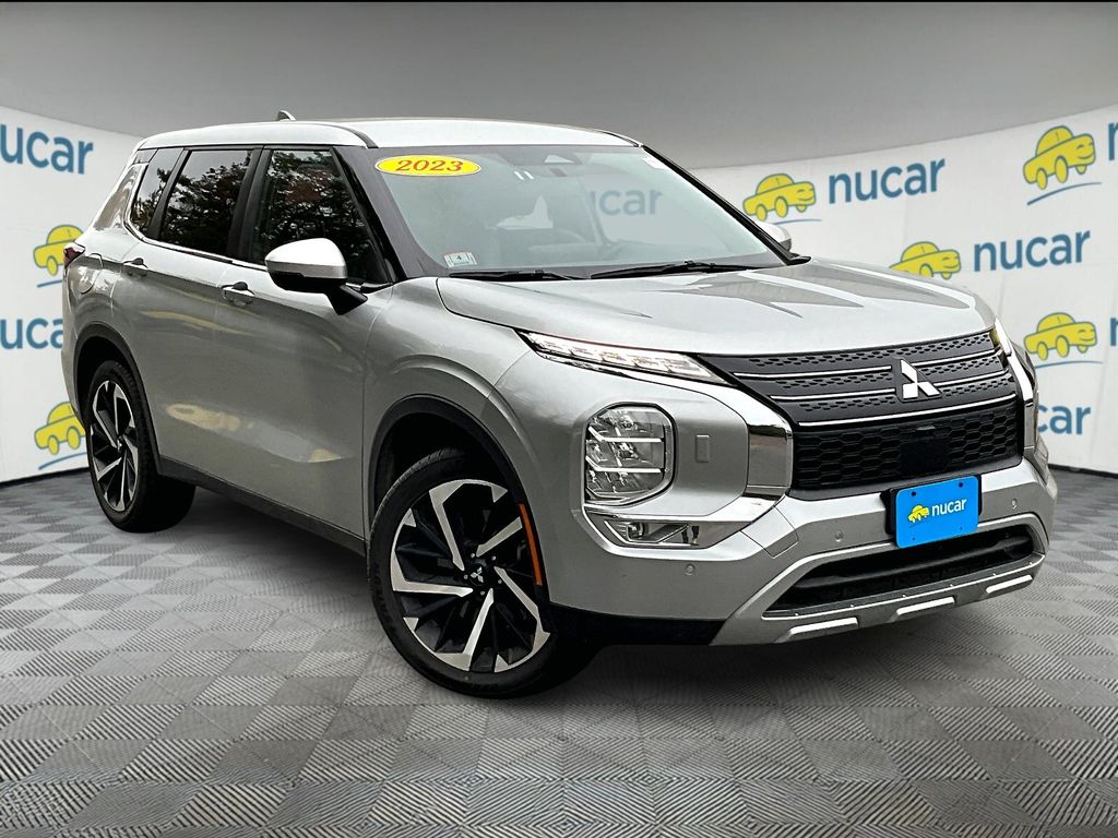 2023 Mitsubishi Outlander SE's photo