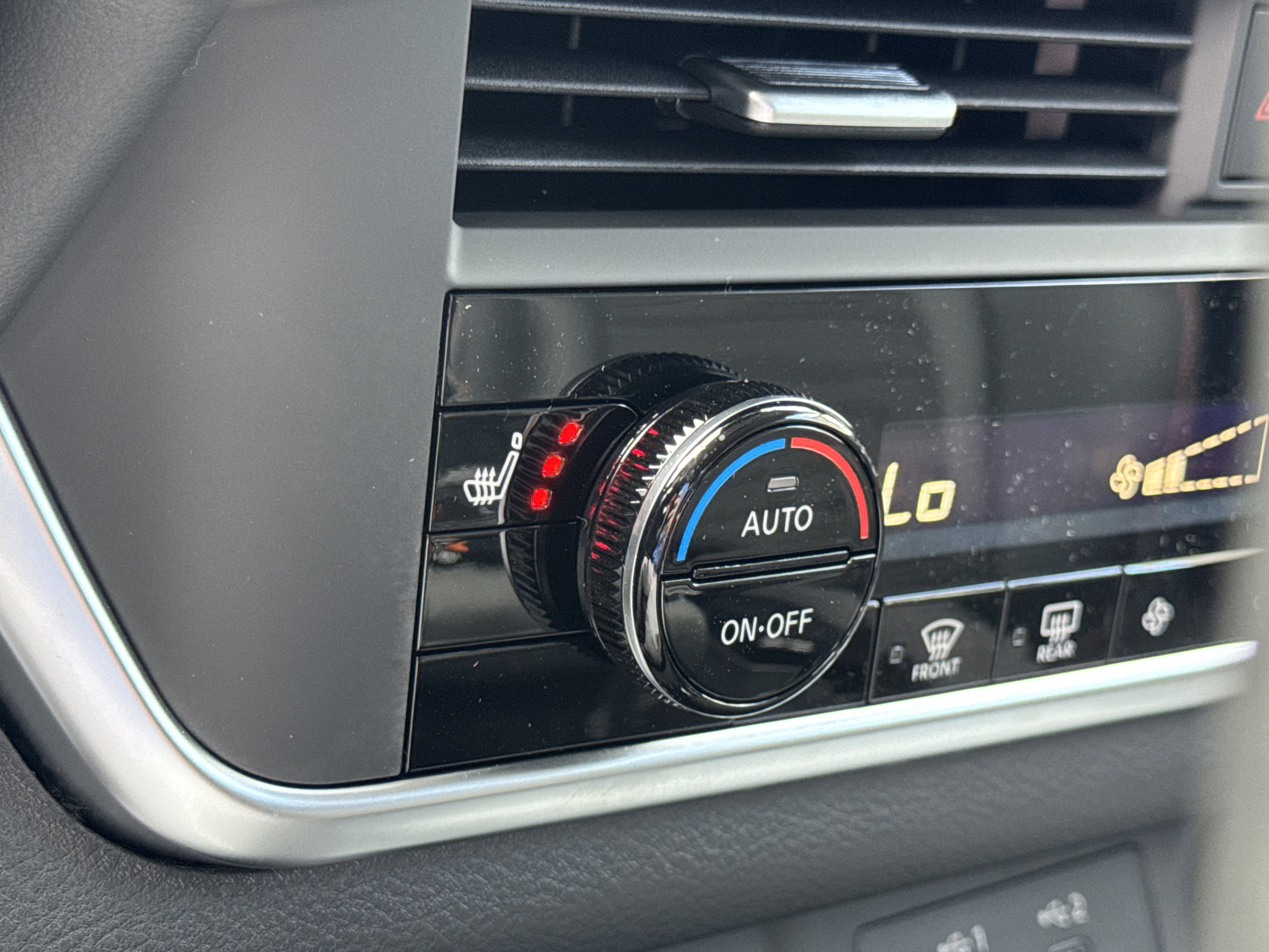 2026 Nissan Rogue SV photo 2