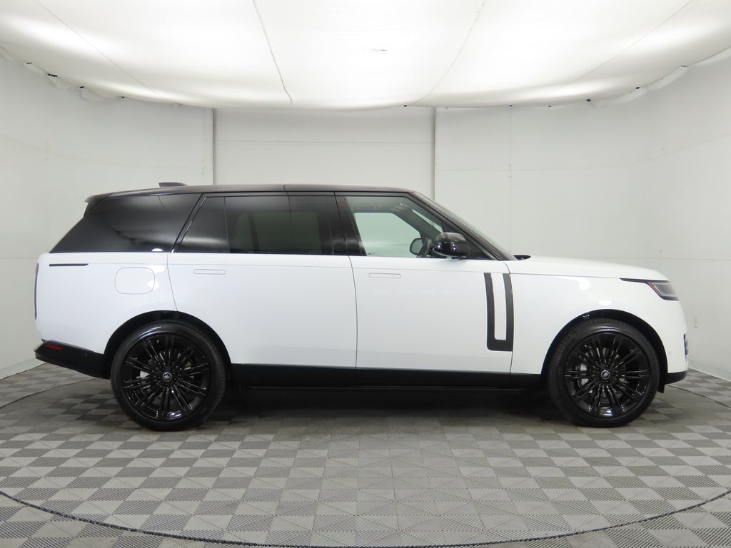 2025 Land Rover Range Rover SE photo 2