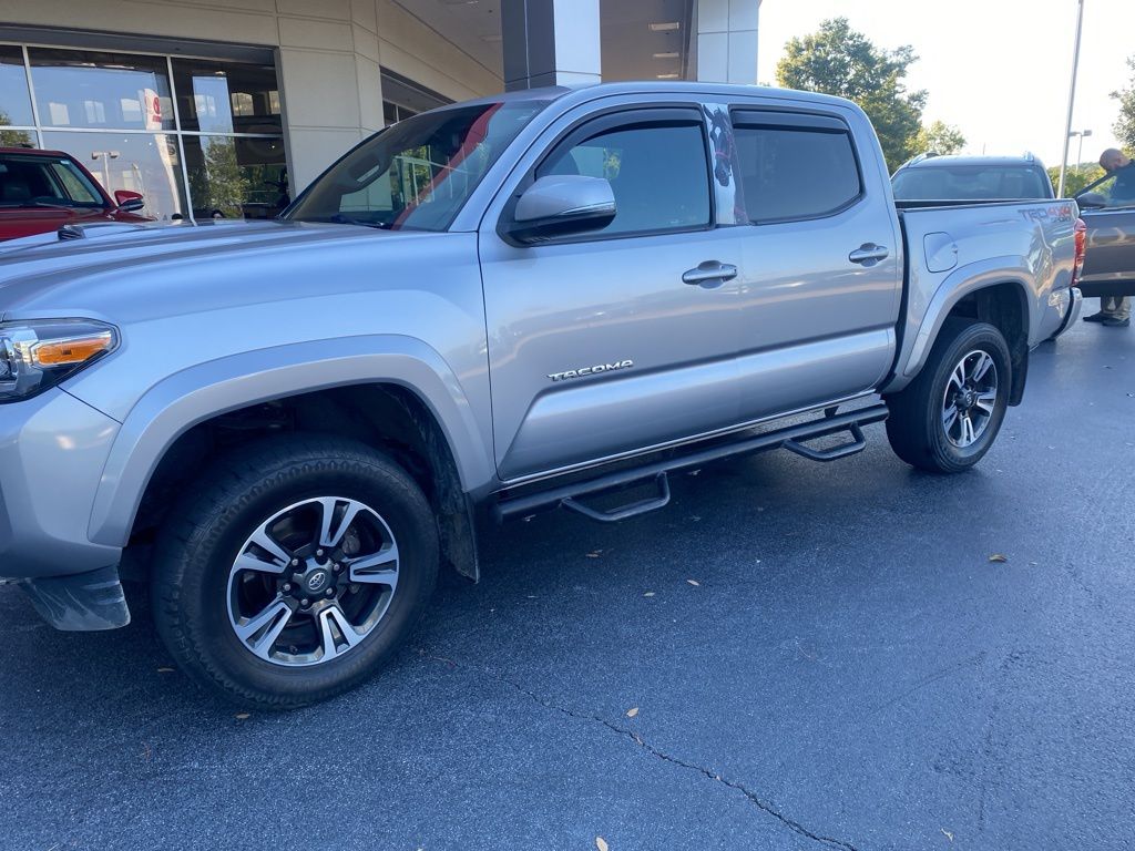 2019 Toyota Tacoma TRD Sport V6 photo 3