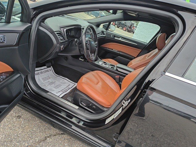 2020 Ford Fusion Titanium photo 11