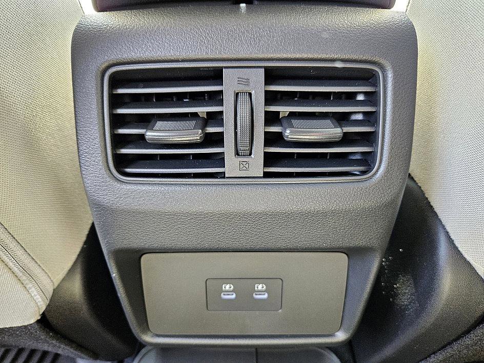 2025 Nissan Rogue SV photo 11