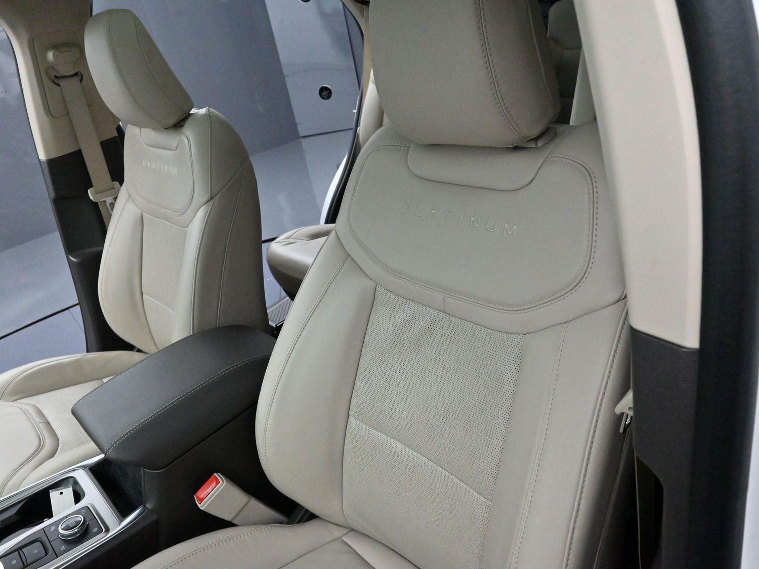 2022 Ford Explorer Platinum photo 14