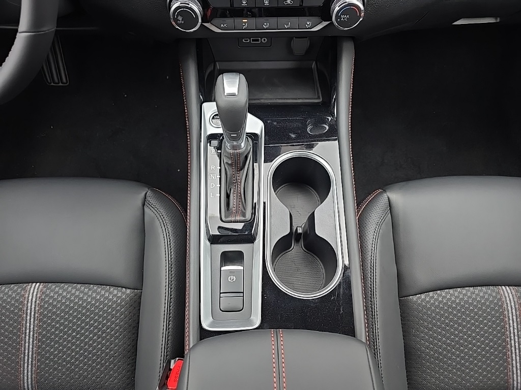2025 Nissan Altima SR photo 17