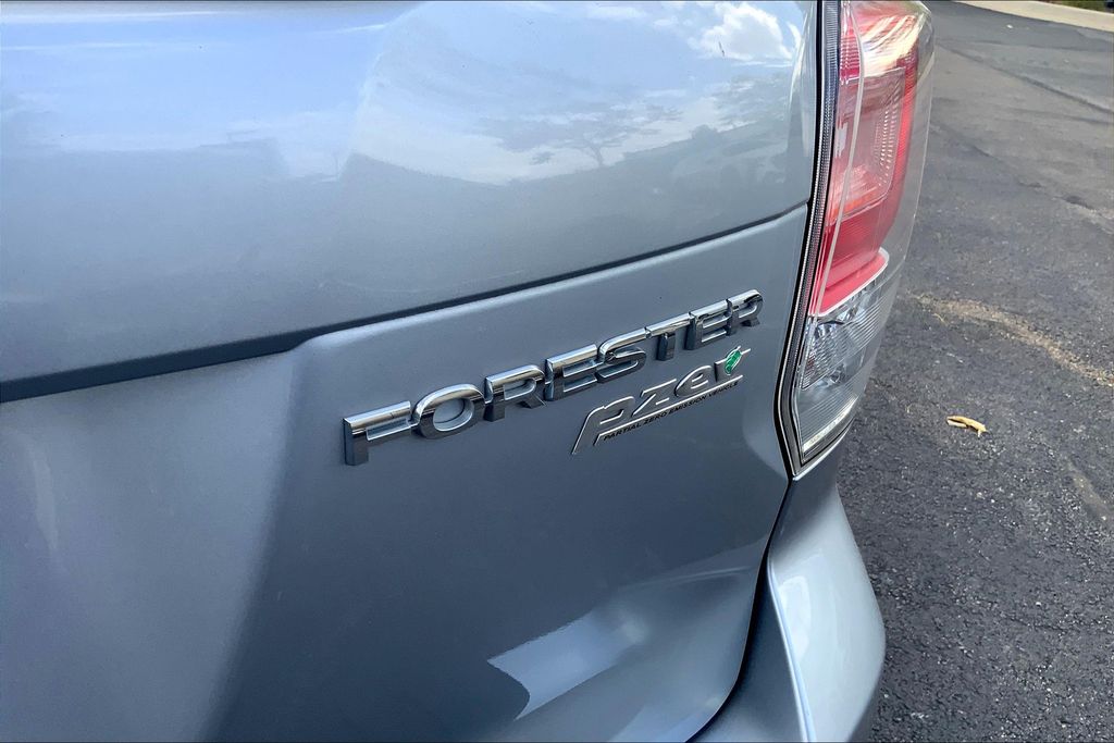 2017 Subaru Forester 2.5i Premium photo 5