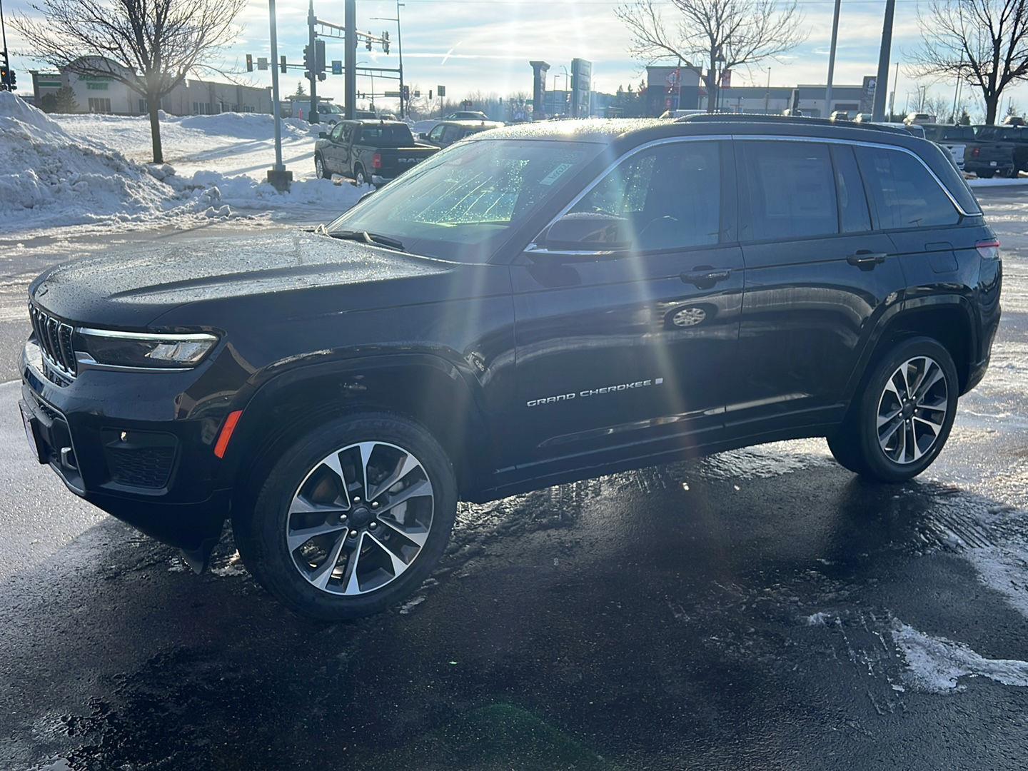 2025 Jeep Grand Cherokee Overland's photo