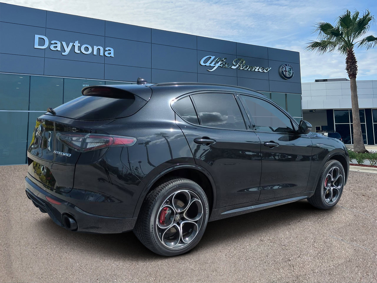 2025 Alfa Romeo Stelvio Sprint photo 2