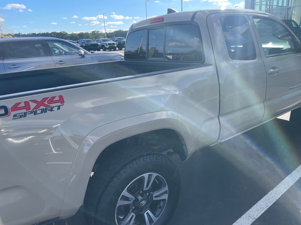 2019 Toyota Tacoma TRD Sport photo 14