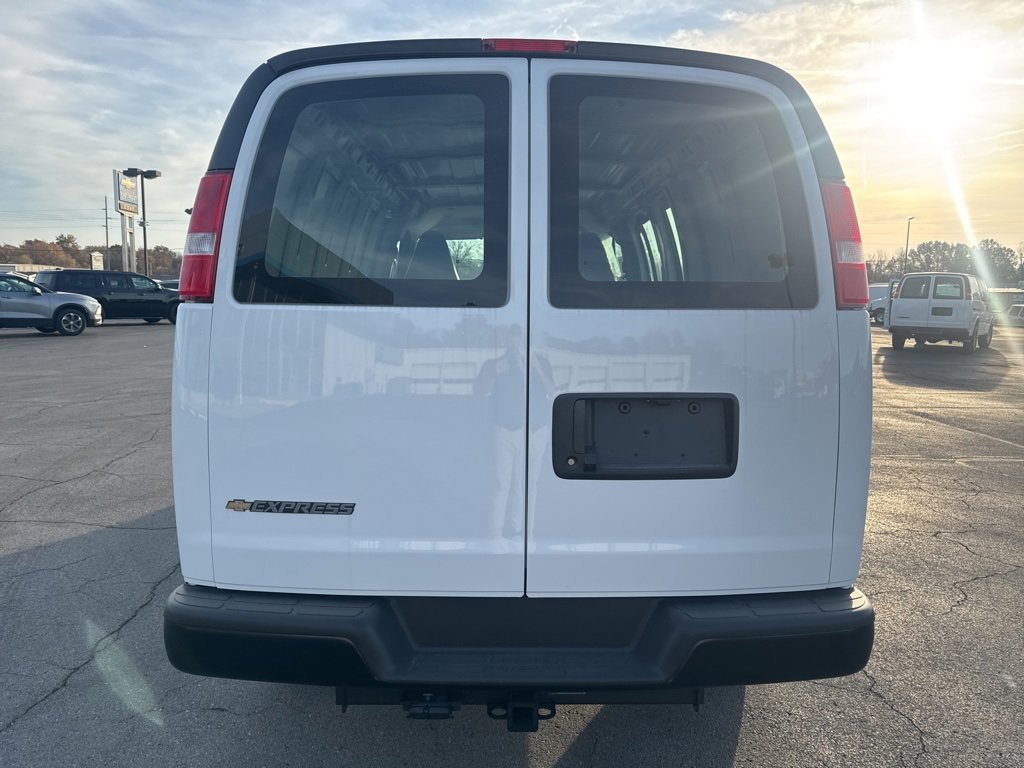 2025 Chevrolet Express Cargo 2500 photo 2