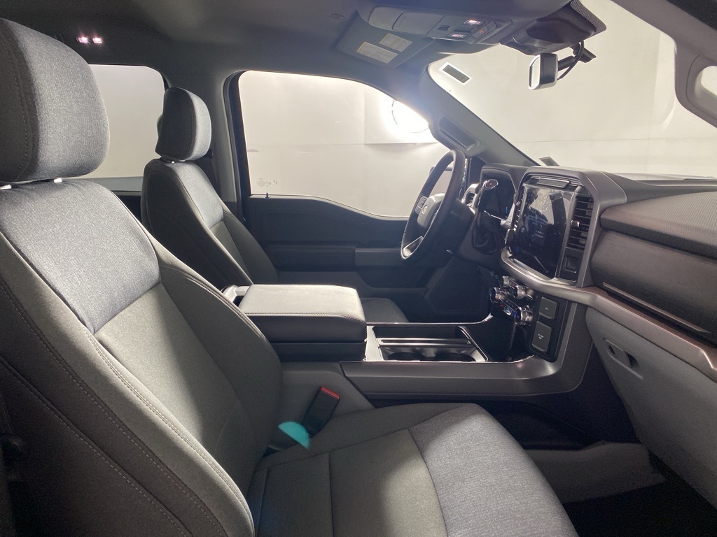 2025 Ford F-150 XLT photo 18
