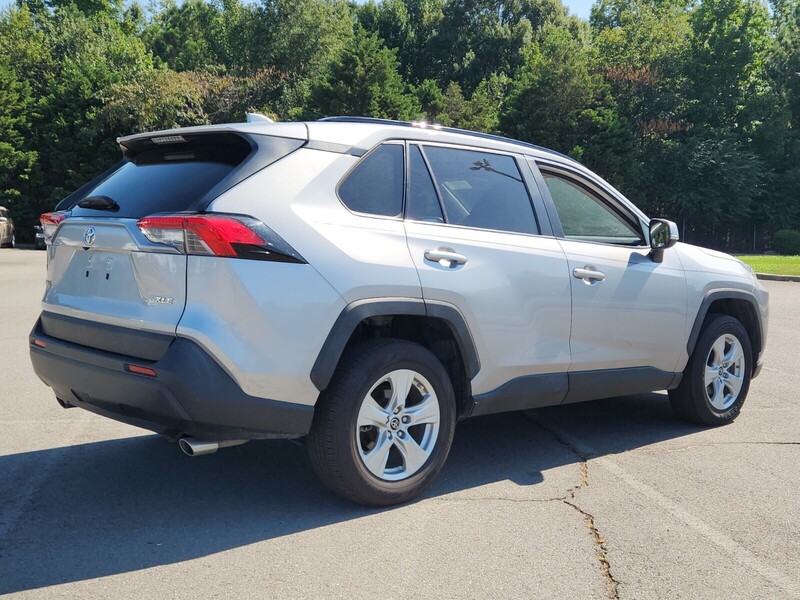 2019 Toyota RAV4 XLE photo 3