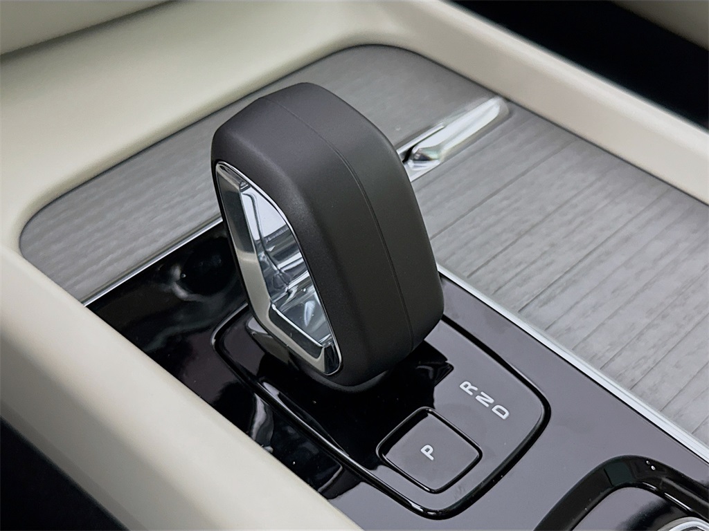 2026 Volvo V60 Cross Country B5 Plus photo 16