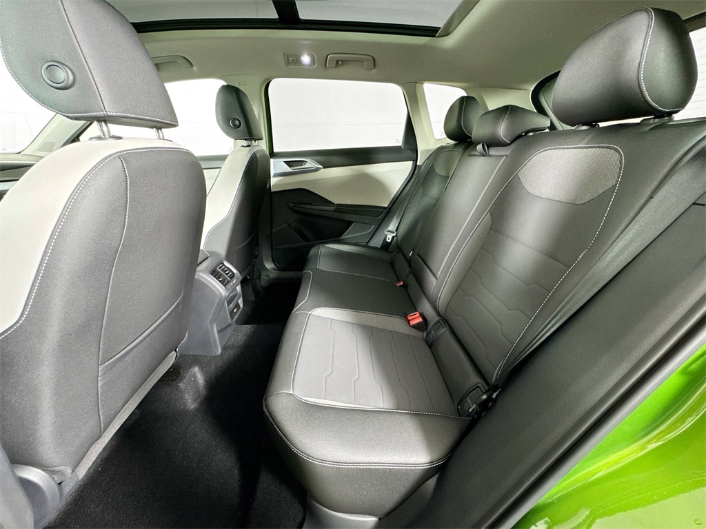 2025 Volkswagen Taos SE photo 14