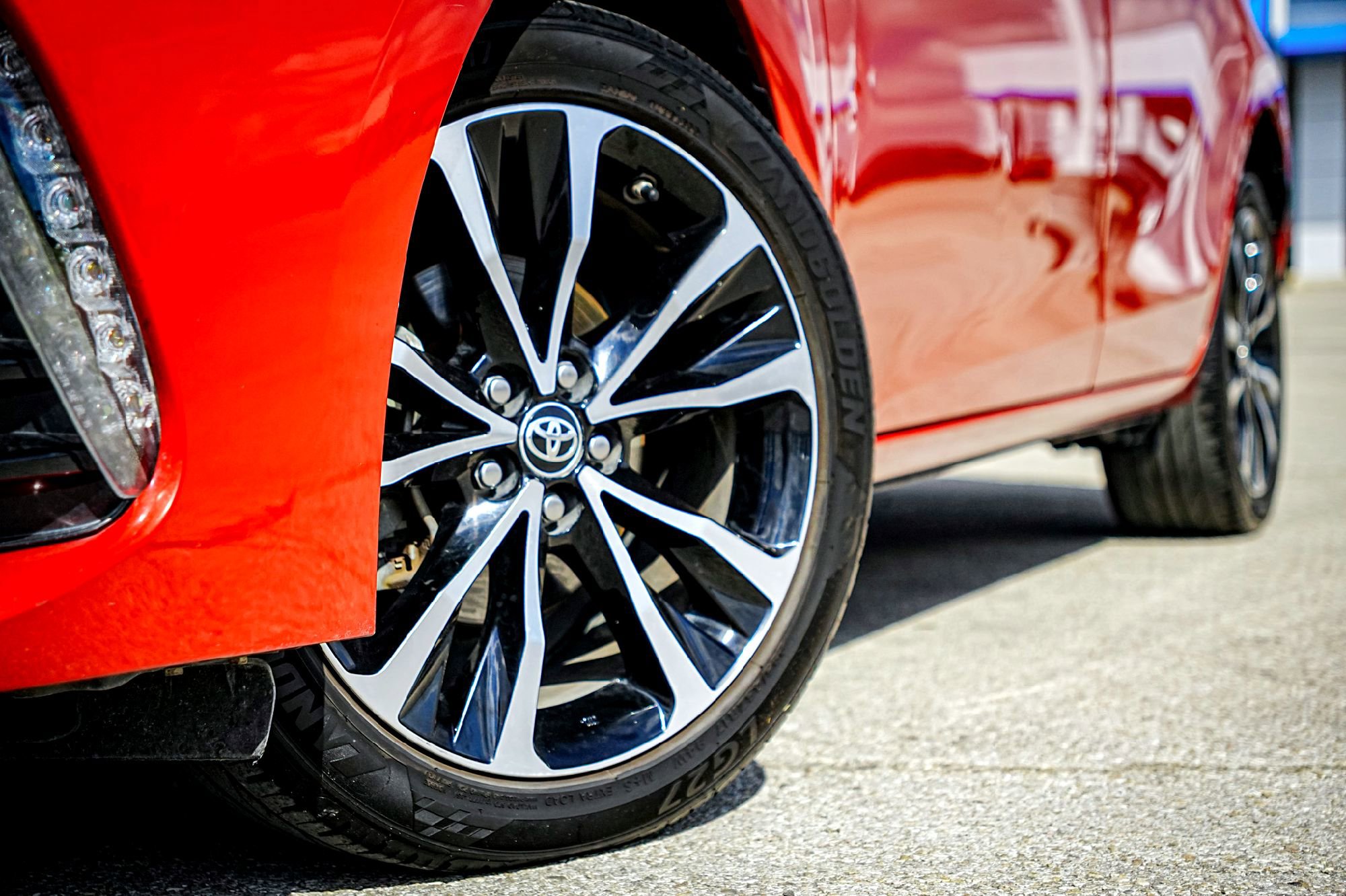 2017 Toyota Corolla SE photo 2