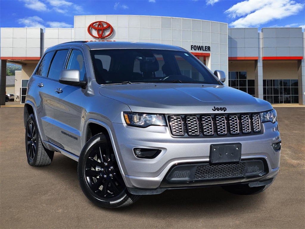 2017 Jeep Grand Cherokee Altitude's photo