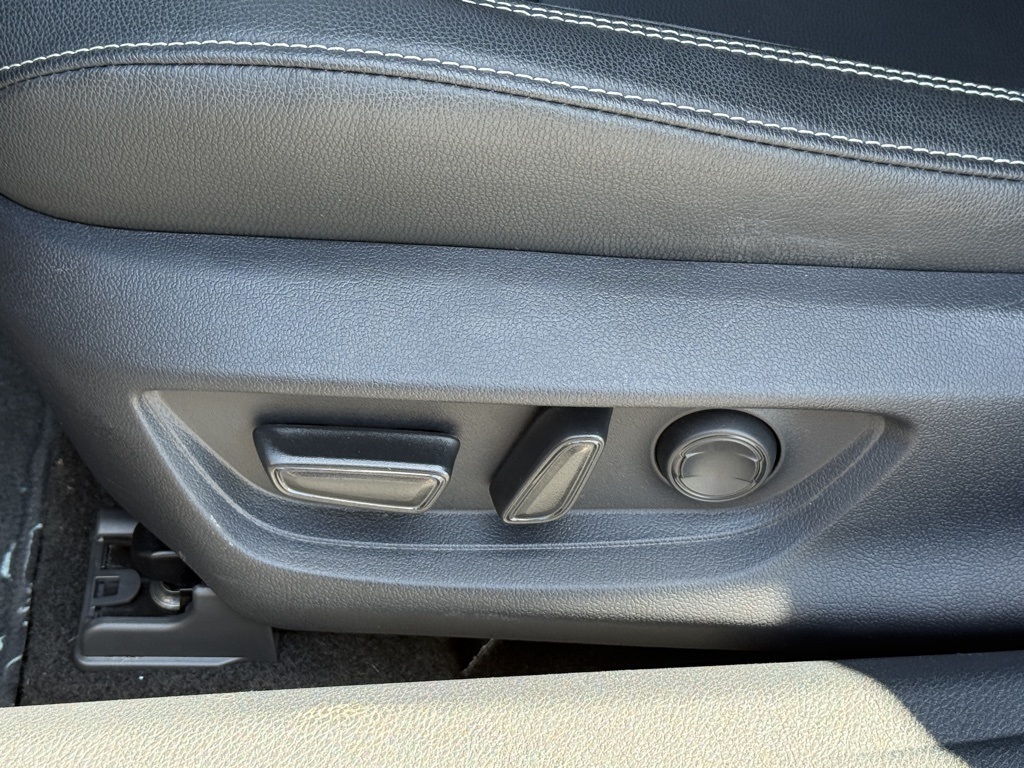 2025 Toyota Camry SE photo 19