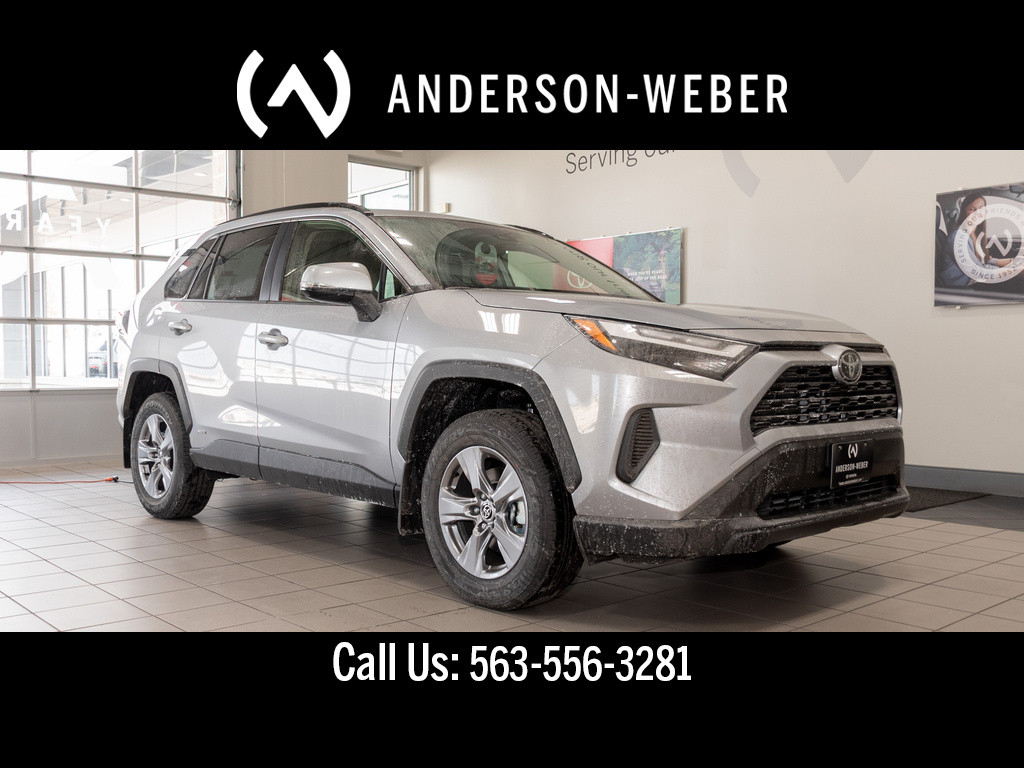 2025 Toyota RAV4 LE's photo