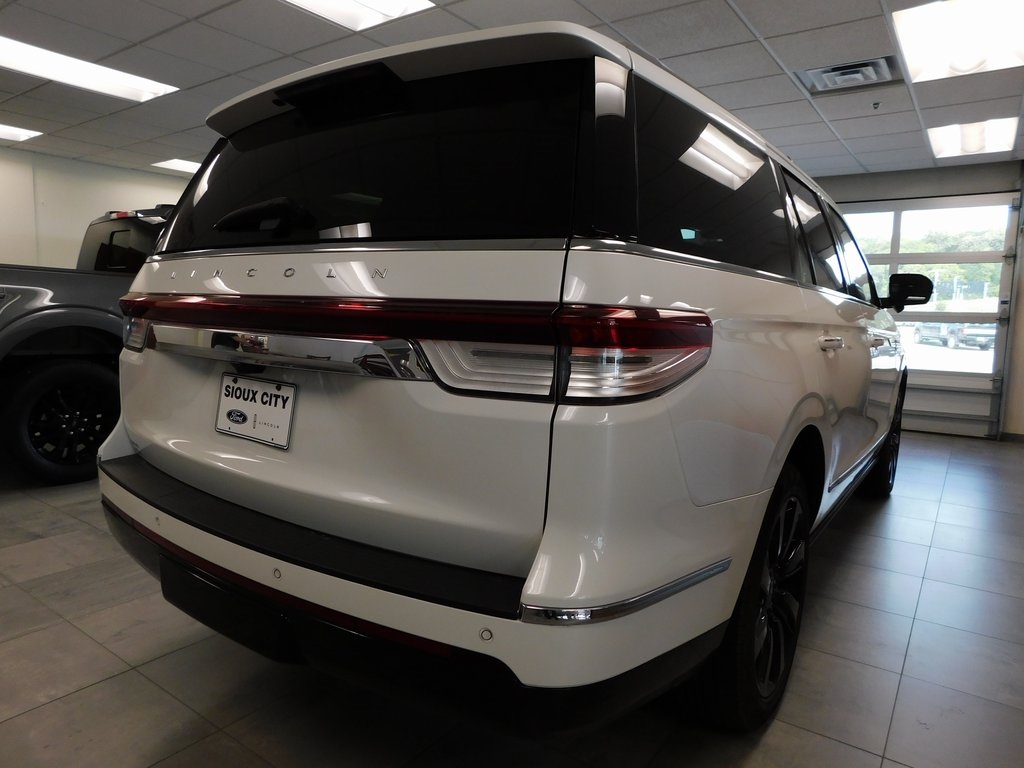 Image of Pre-Owned 2024 Lincoln Navigator Reserve