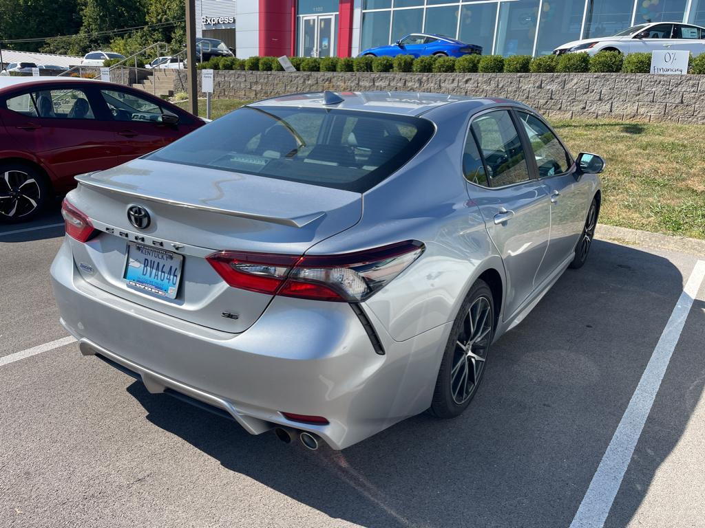 2021 Toyota Camry SE photo 3
