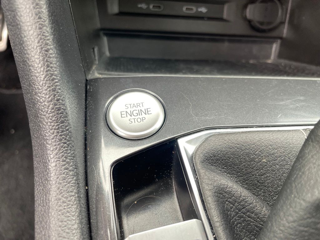 2023 Volkswagen Tiguan SE R-Line Black photo 16