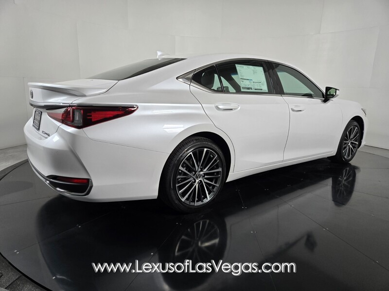 2025 Lexus ES 300h photo 4
