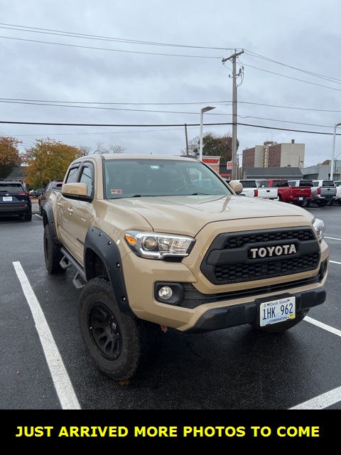 2017 Toyota Tacoma SR5 photo 2