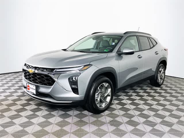 2025 Chevrolet Trax LT photo 3