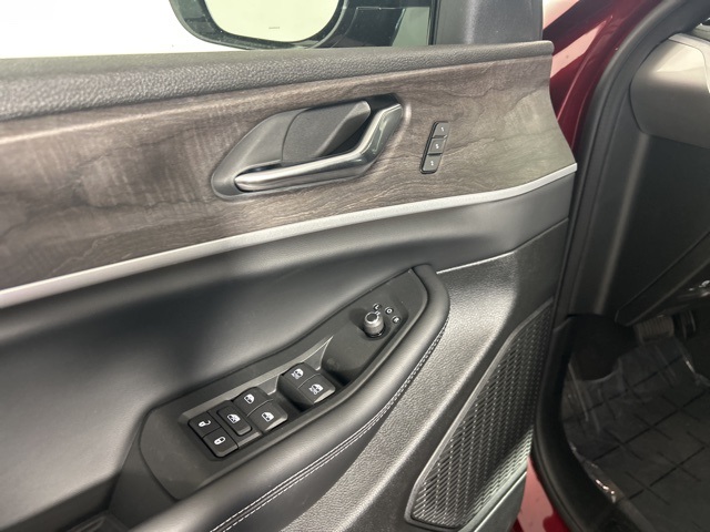 2025 Jeep Grand Cherokee Limited photo 9