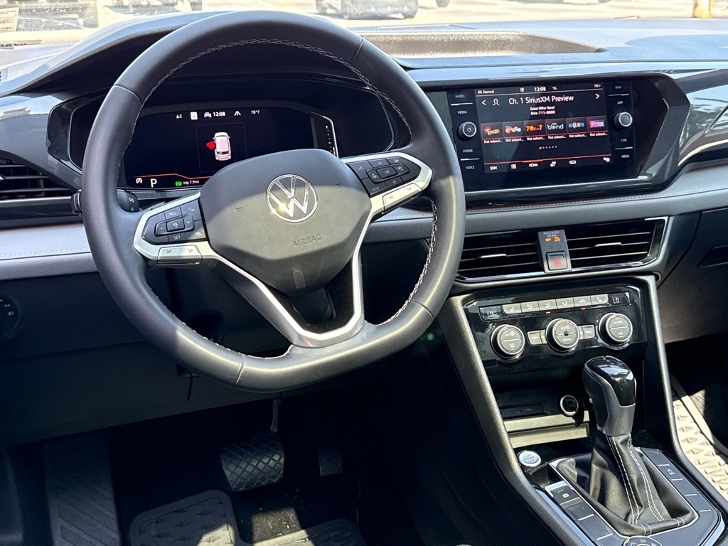 2023 Volkswagen Taos SEL photo 4