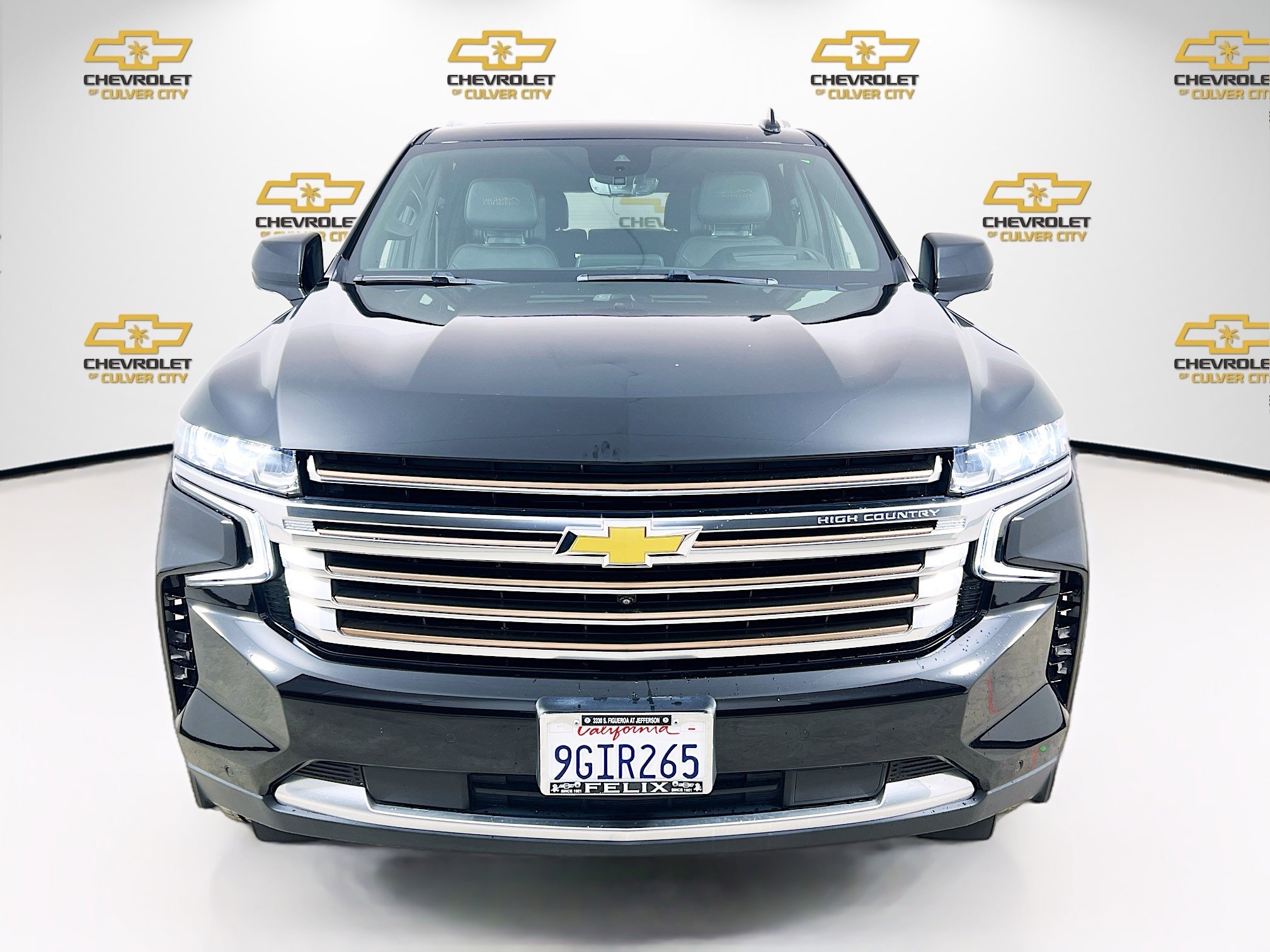 2023 Chevrolet Suburban High Country photo 2