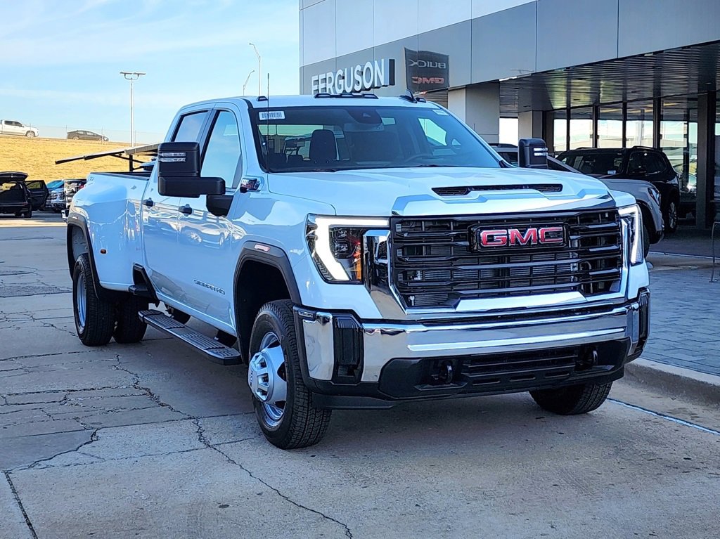 2026 GMC Sierra 3500HD Pro's photo
