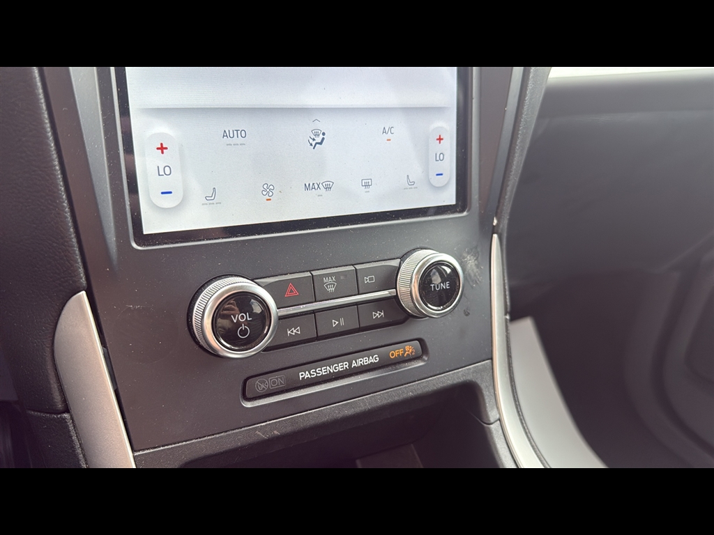 2023 Ford Edge SEL photo 17