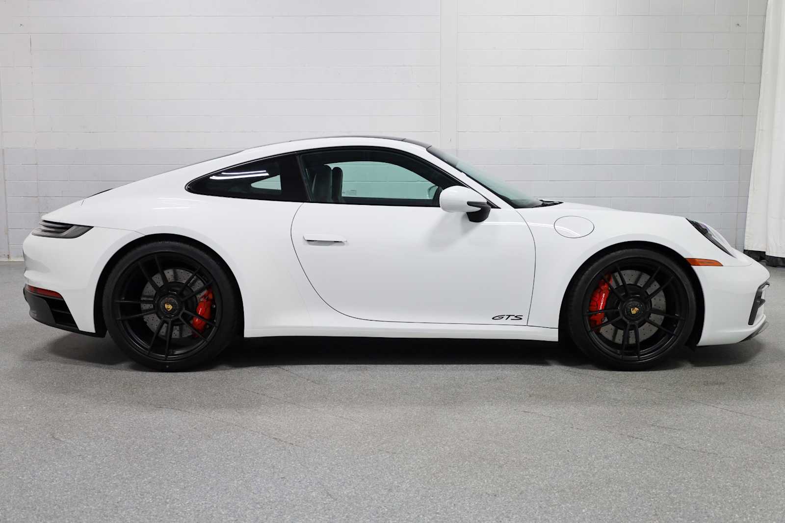 2022 Porsche 911 GTS Coupe photo 9