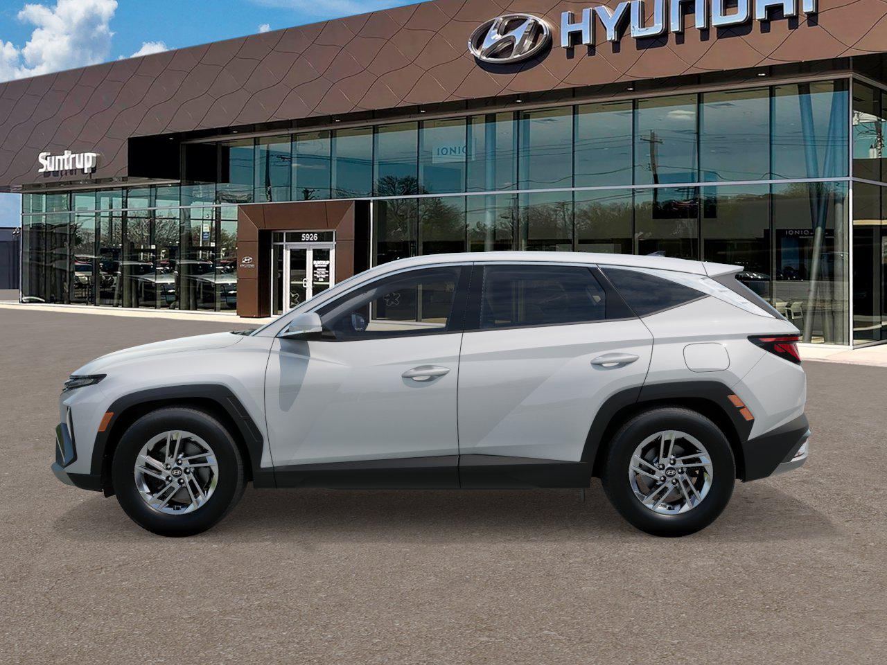 2026 Hyundai Tucson SE photo 2