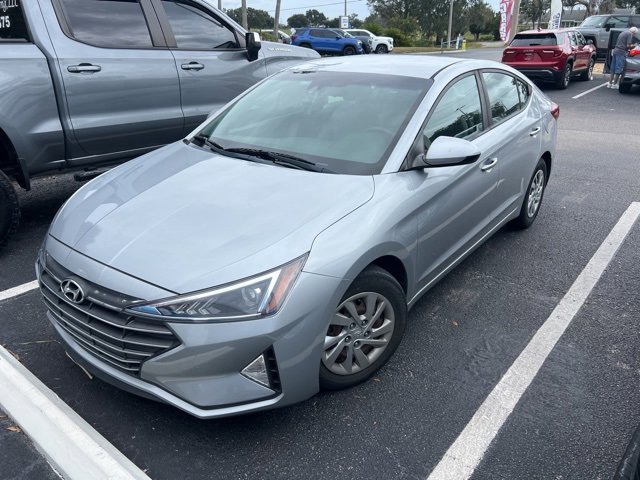 2020 Hyundai Elantra SE's photo