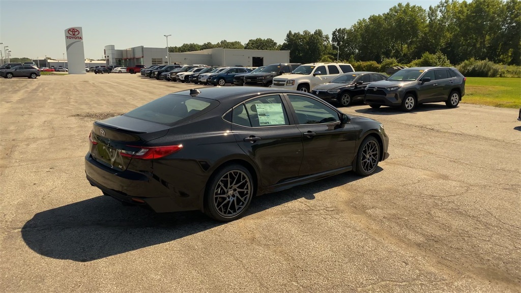 2025 Toyota Camry SE photo 8