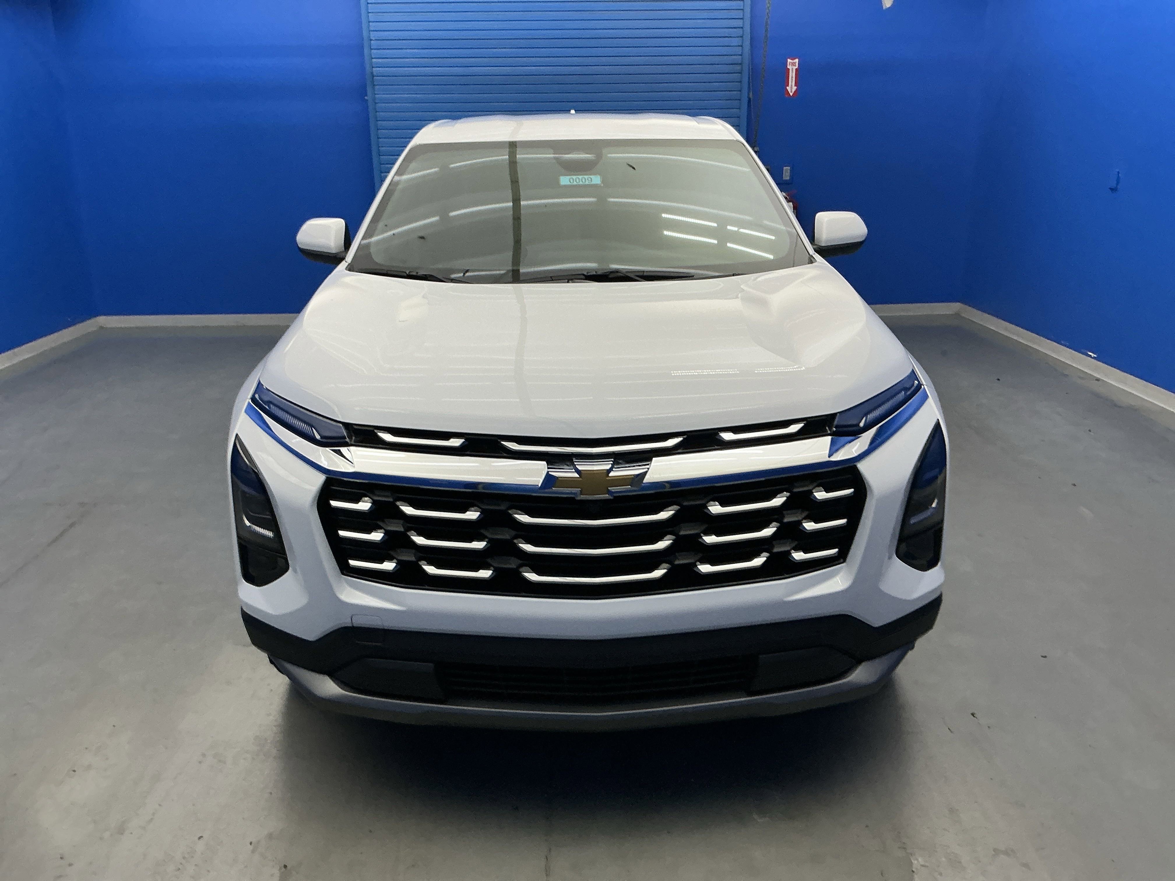2026 Chevrolet Equinox LT photo 2