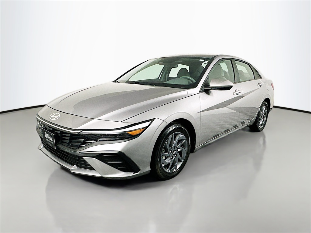 2024 Hyundai Elantra SEL photo 7