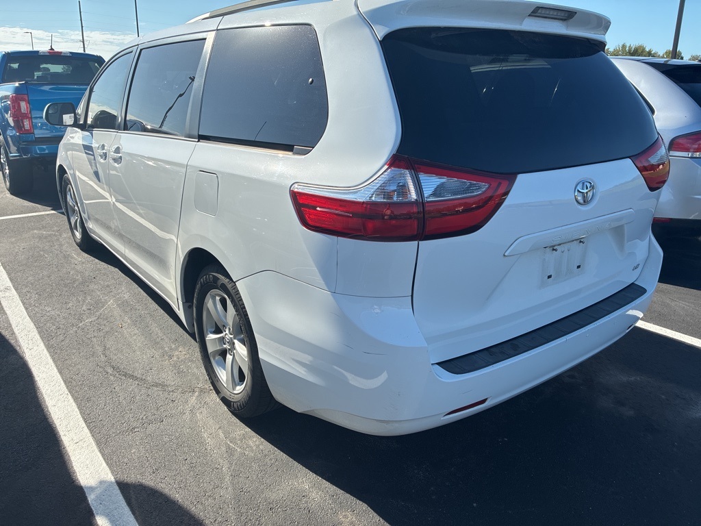 2015 Toyota Sienna L photo 4