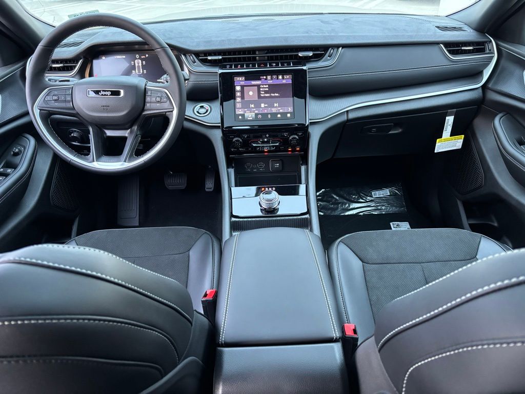 2025 Jeep Grand Cherokee Altitude X photo 19