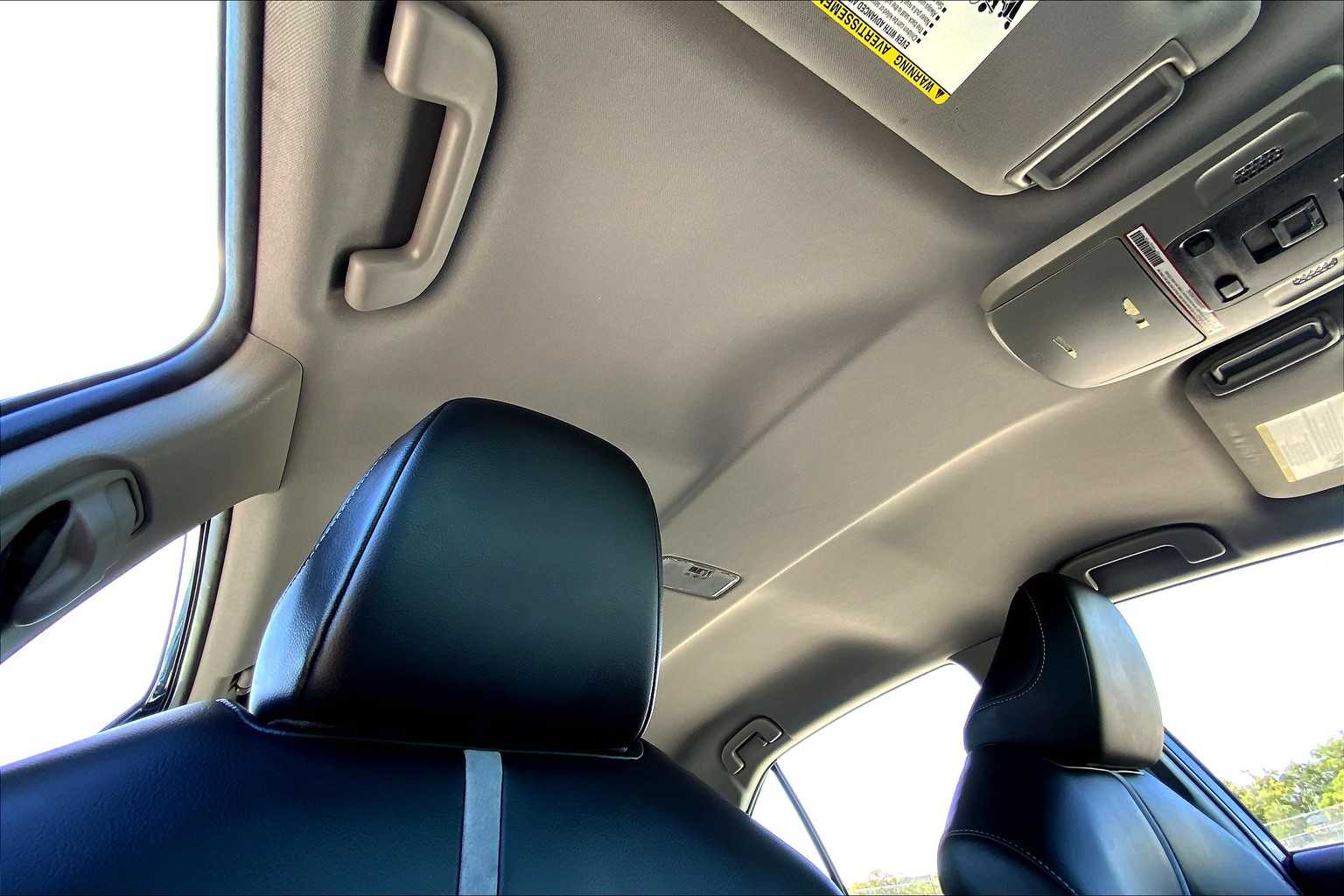 2020 Toyota Camry SE photo 12