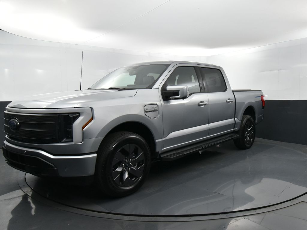 2022 Ford F-150 Lightning Lariat photo 4