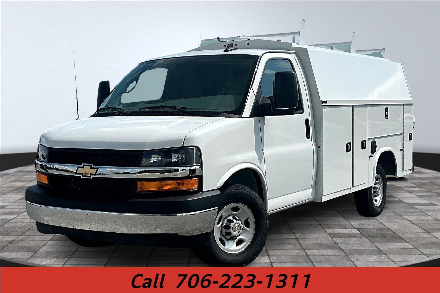 2025 Chevrolet Express Cutaway Base's photo