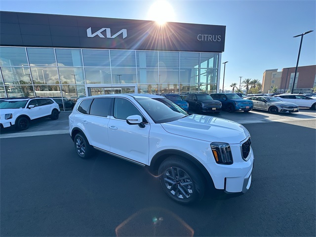 2025 Kia Telluride LX's photo