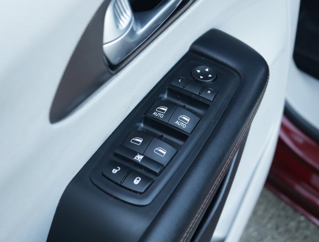 2017 Chrysler Pacifica Touring L photo 23